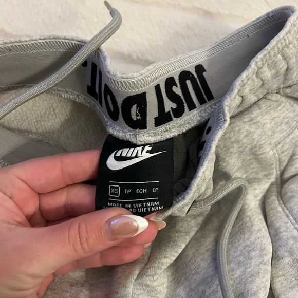 Nike Sportswear Grey Sweatpants - Picture 5 of 6